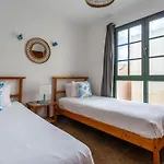 Hébergement de vacances Casa Lili - Shared Pool - Close To Seafront Promenade - Sea Views From Upper Terrace