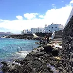 Casa Lili - Shared Pool - Close To Seafront Promenade - Sea Views From Upper Terrace Hébergement de vacances *