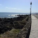 Casa Lili - Shared Pool - Close To Seafront Promenade - Sea Views From Upper Terrace *
