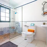 Casa Lili - Shared Pool - Close To Seafront Promenade - Sea Views From Upper Terrace Hébergement de vacances