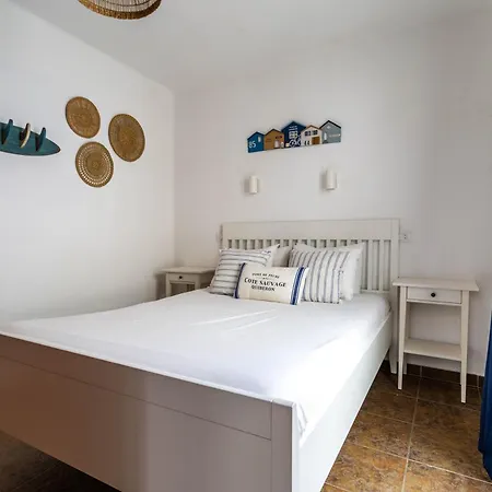 Hébergement de vacances Casa Lili - Shared Pool - Close To Seafront Promenade - Sea Views From Upper Terrace *