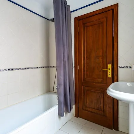 Casa Lili - Shared Pool - Close To Seafront Promenade - Sea Views From Upper Terrace Hébergement de vacances