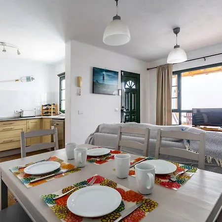 Hébergement de vacances Casa Lili - Shared Pool - Close To Seafront Promenade - Sea Views From Upper Terrace Punta Mujeres