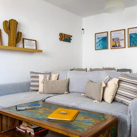 Hébergement de vacances Casa Lili - Shared Pool - Close To Seafront Promenade - Sea Views From Upper Terrace *