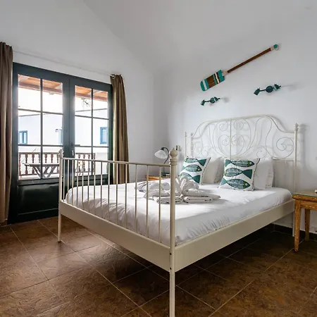 Casa Lili - Shared Pool - Close To Seafront Promenade - Sea Views From Upper Terrace Ferienhaus Punta Mujeres