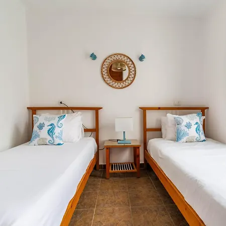 Casa Lili - Shared Pool - Close To Seafront Promenade - Sea Views From Upper Terrace Ferienhaus Punta Mujeres