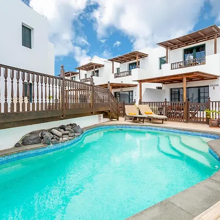Holiday home Casa Lili - Shared Pool - Close To Seafront Promenade - Sea Views From Upper Terrace Punta Mujeres