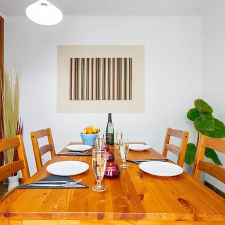 Casa Lili - Shared Pool - Close To Seafront Promenade - Sea Views From Upper Terrace Holiday home