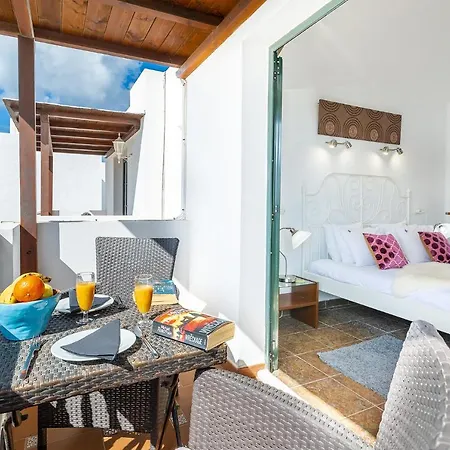 Semesterbostad Casa Lili - Shared Pool - Close To Seafront Promenade - Sea Views From Upper Terrace Punta Mujeres