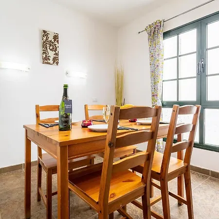 Holiday home Casa Lili - Shared Pool - Close To Seafront Promenade - Sea Views From Upper Terrace *
