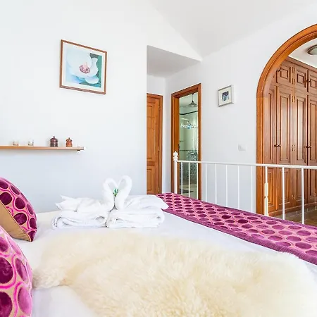 Semesterbostad Casa Lili - Shared Pool - Close To Seafront Promenade - Sea Views From Upper Terrace *